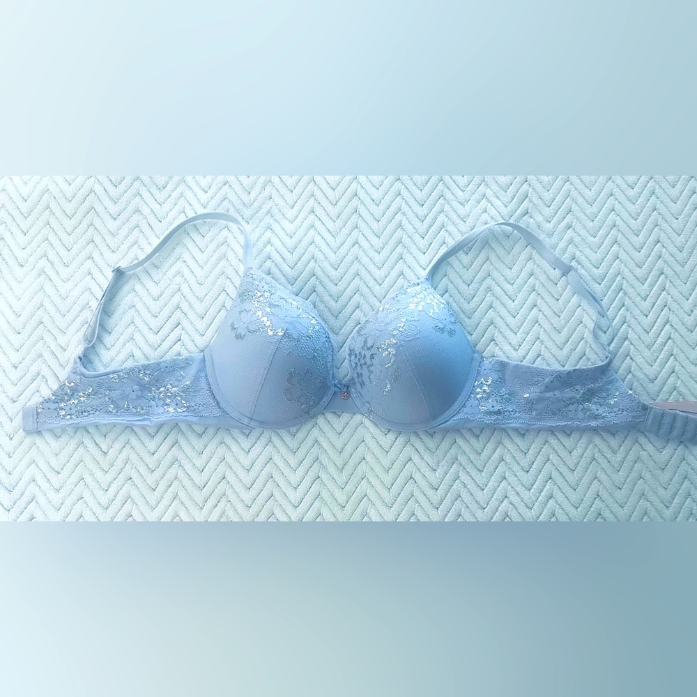 Body by Victoria perfect shape
Victoria Secret 34C